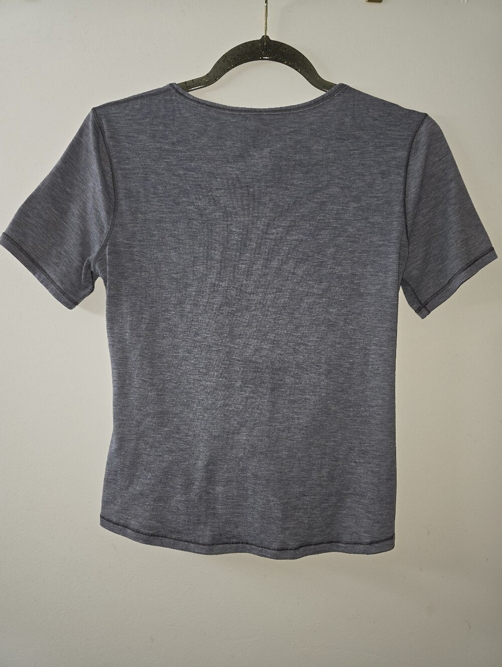 Lululemon Athletica Twist Front Steel Blue Gray Tee Size 2 - Picture 4 of 5